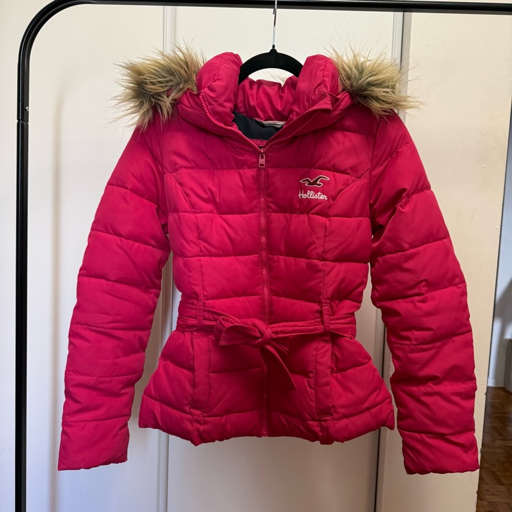 Hollister Women’s Pink Puffer Jacket with Faux Fur Hood